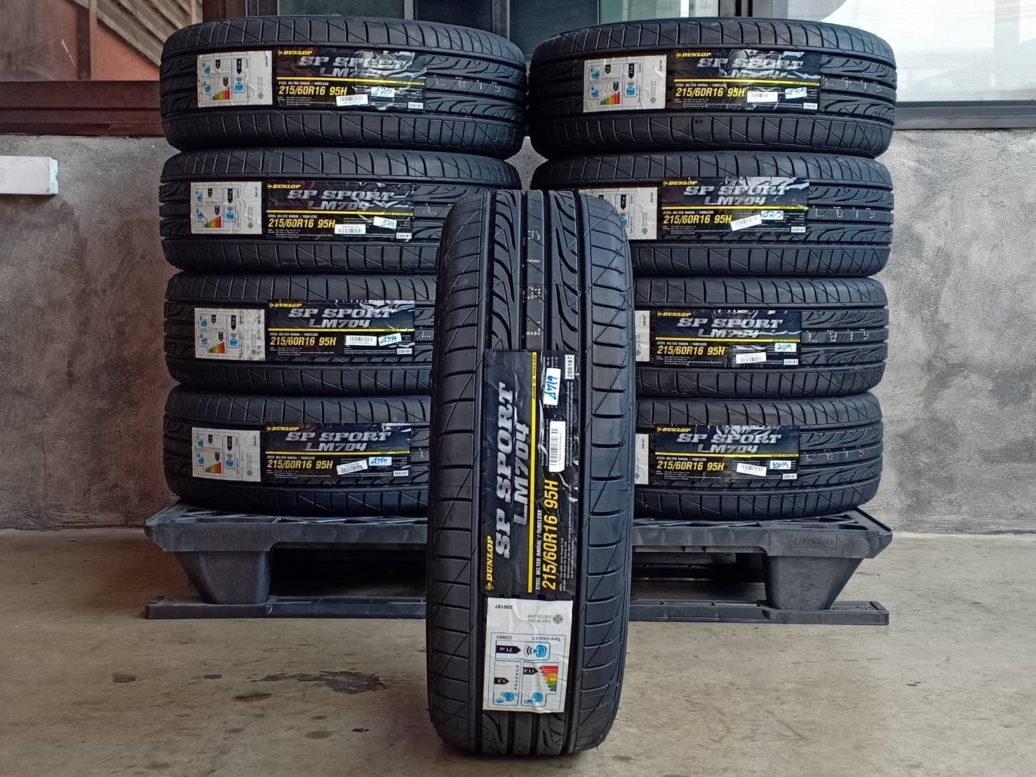 DUNLOP SP SPORT LM704 215/60R16 ปี19 ผลิตปรายปี