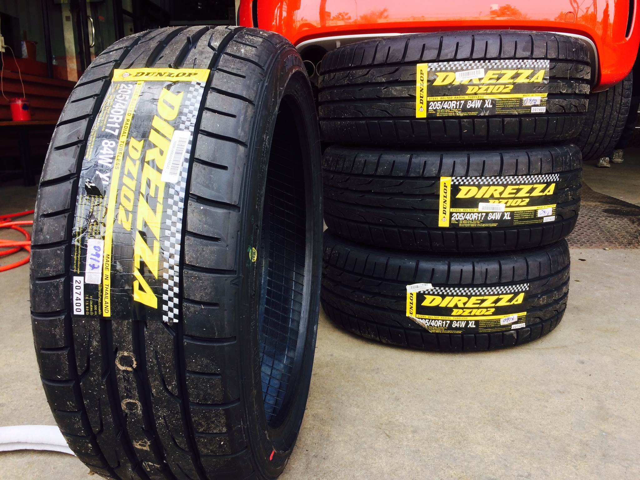 ยางใหม่ DUNLOP DZ102 205/40-17 เส้น 3250 ปกติ 4000 บาท