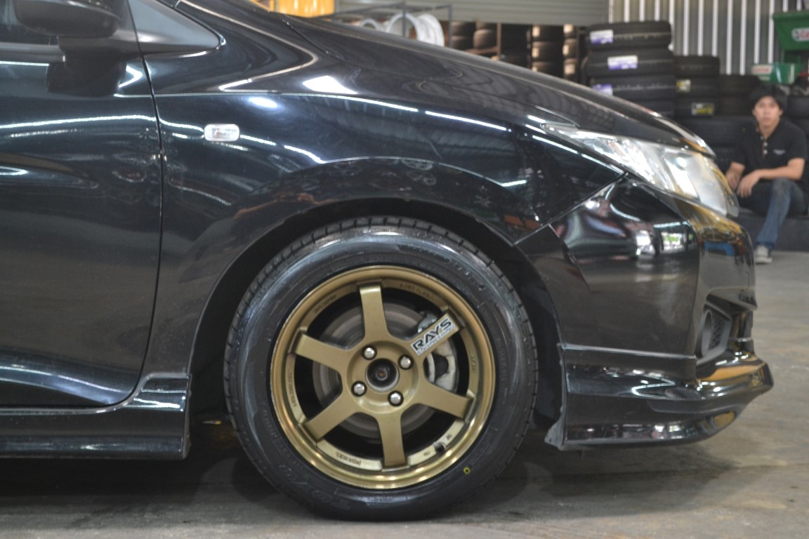 TOYO DRB 195-55-15 เส้น 2500 ปกติ 3500 ปี18 ลดราคา