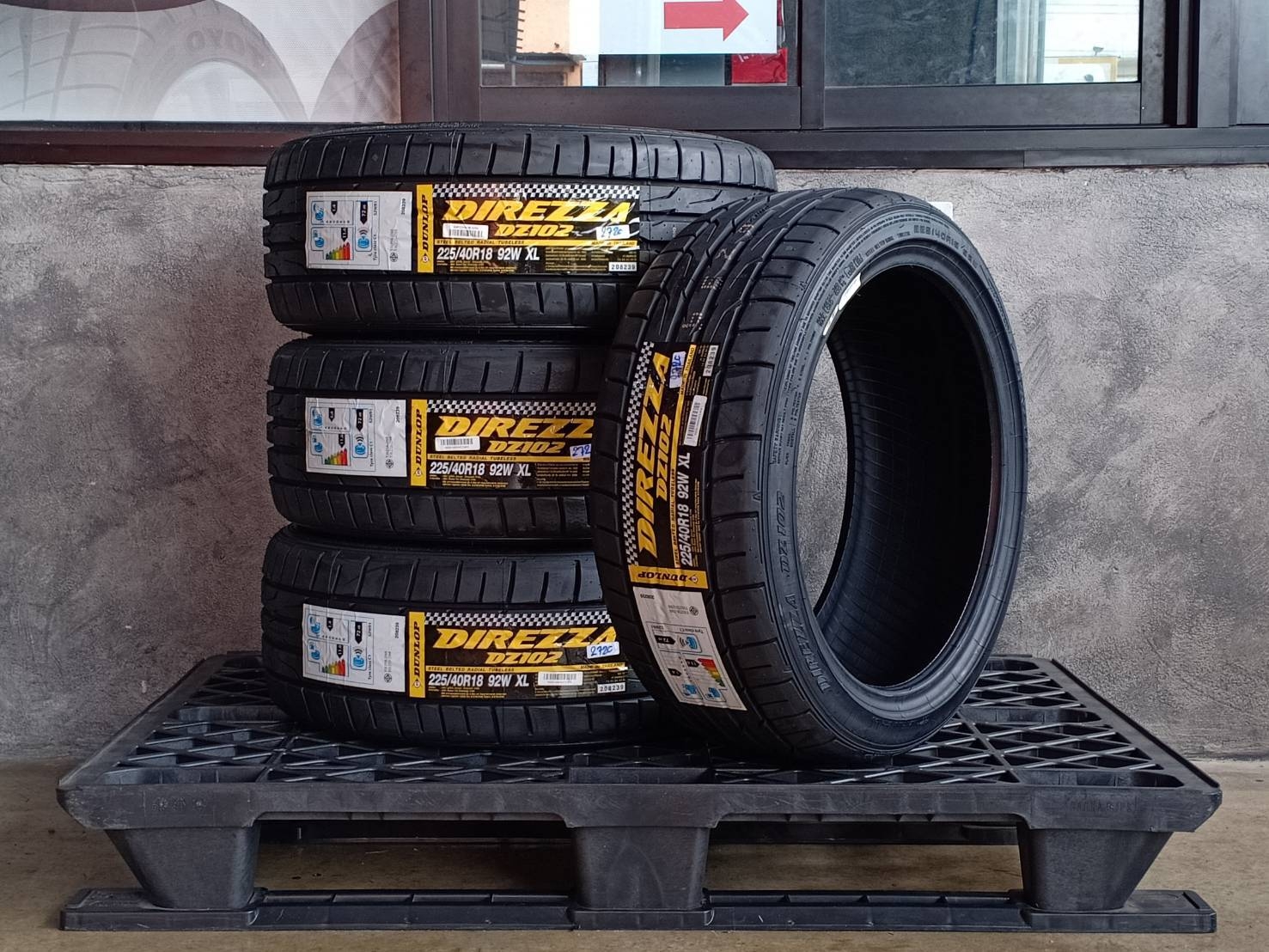 DUNLOP DIREZZA DZ102 225/45R18 ปี20