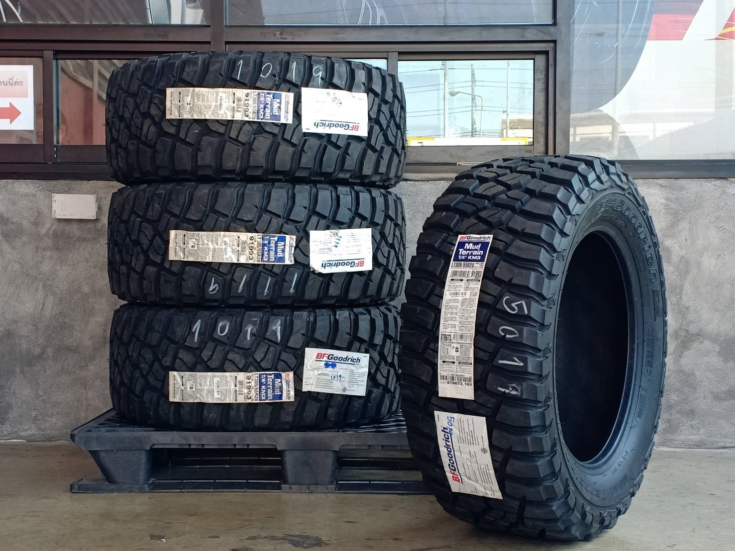 BF-GOODRICH MUD TERRAIN T/A KM3 305/55R20 u.s.a