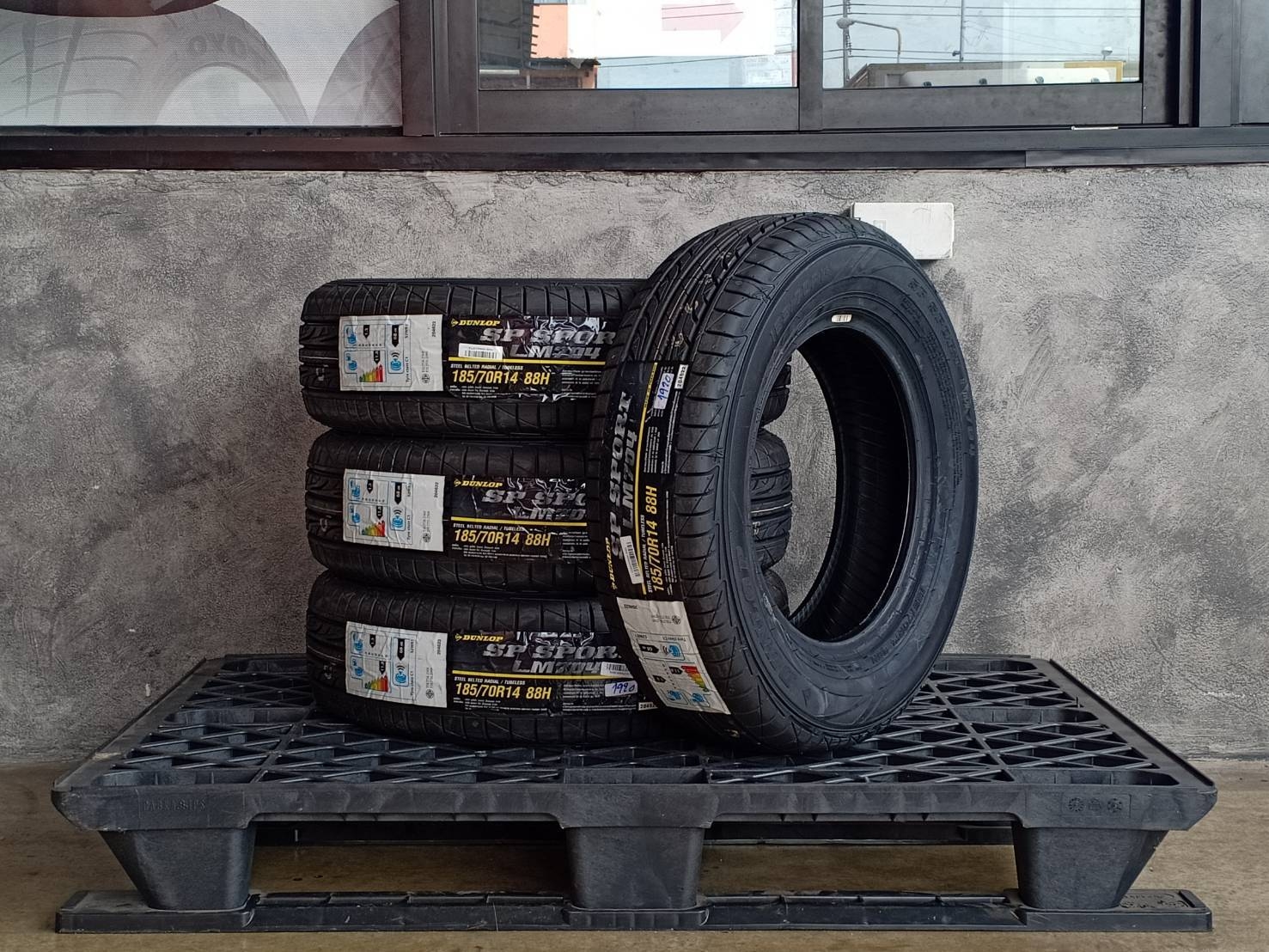 DUNLOP 185/70R14 SP SPORT LM704