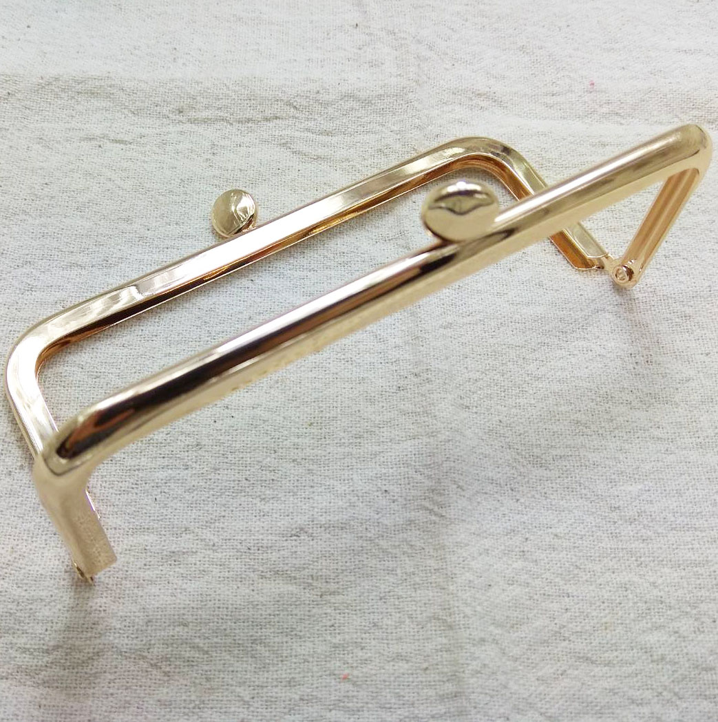 ปากกระเป๋าปิ๊กแป๊กเรียบ5นิ้ว ทอง