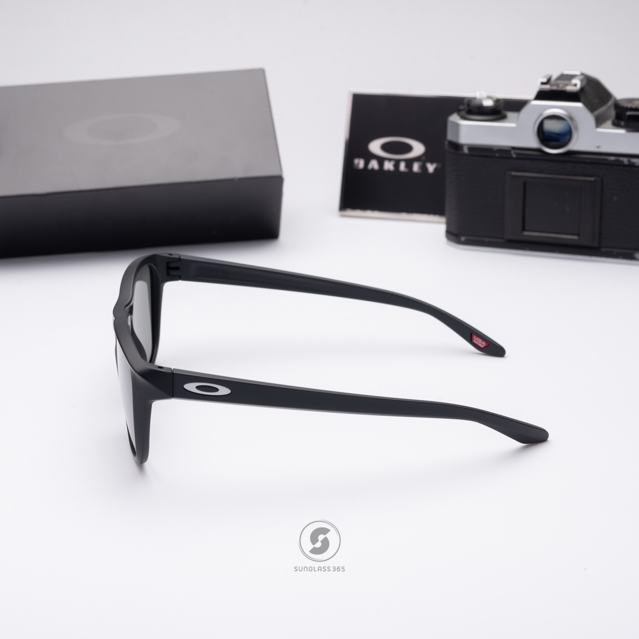 OAKLEY MANORBURN OO9479-01 Matte Black Prizm Grey