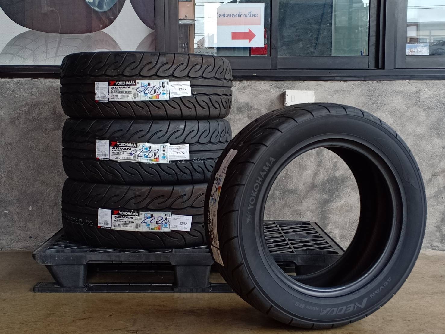 YOKOHAMA 255/55R18 NEOVA AD08R RS 109W MADE IN JAPAN