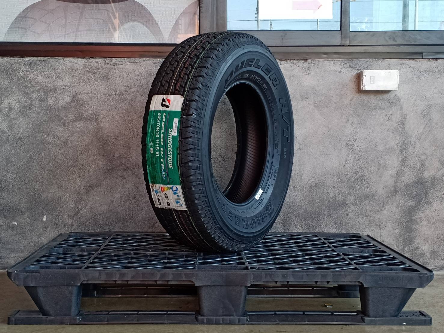 BRIDGESTONE 245/70R16 DUELER H/T 840 111S XL MADE IN THAILAND