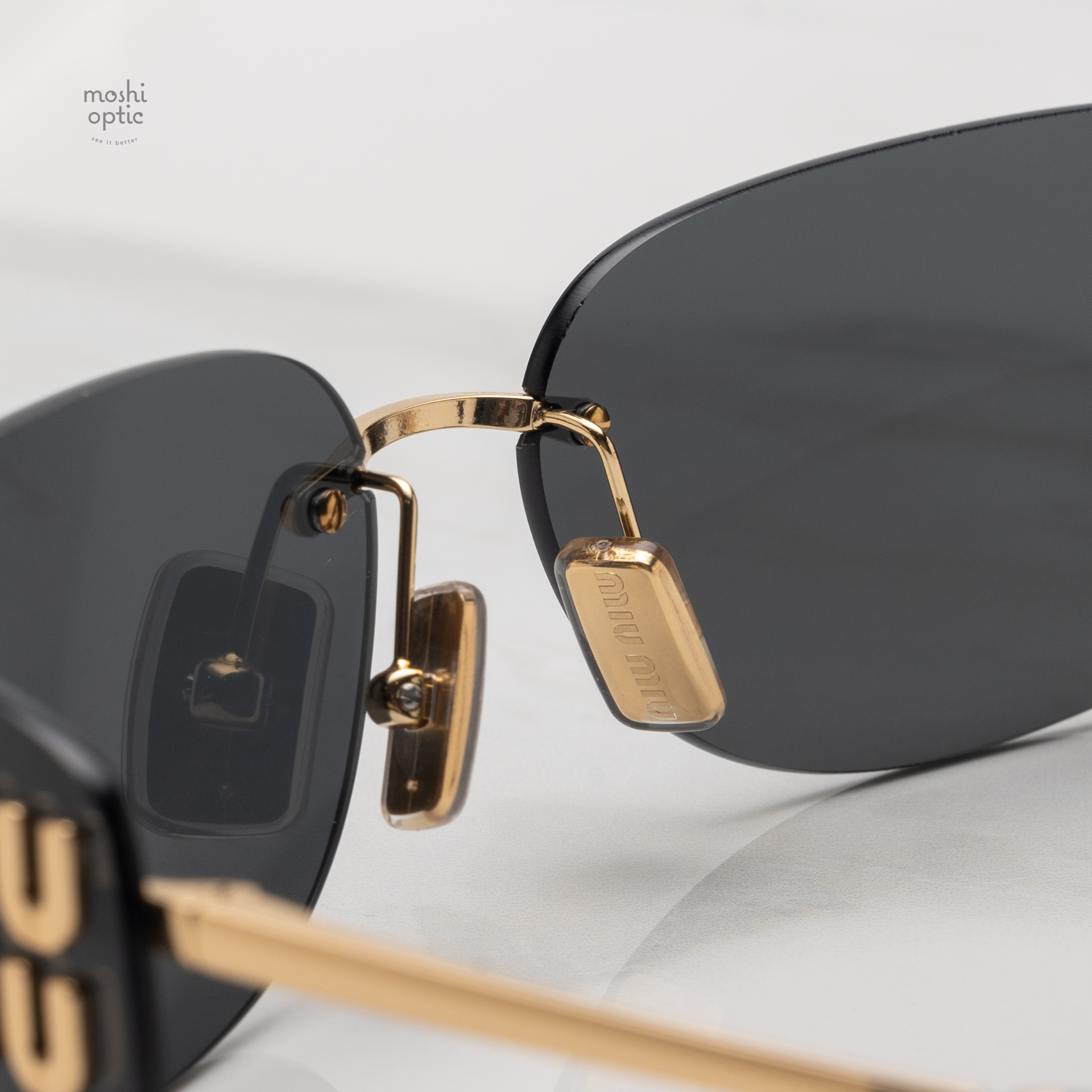 แว่นกันแดด Miu Miu MUA51S 5AK5S0 สำเนา