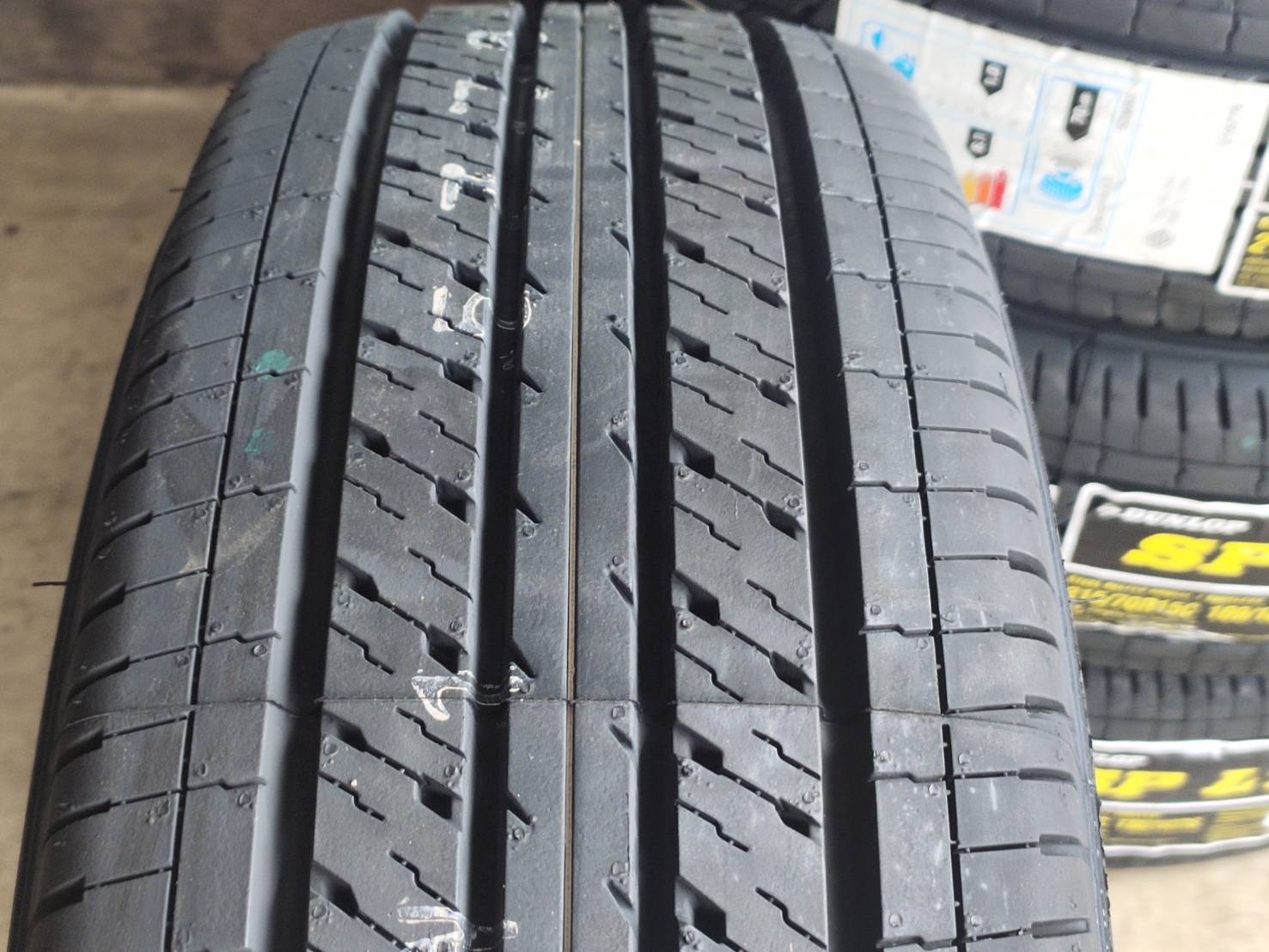 DUNLOP SP LT37 215/70R15C 109/107S Y:1620 THAILAND