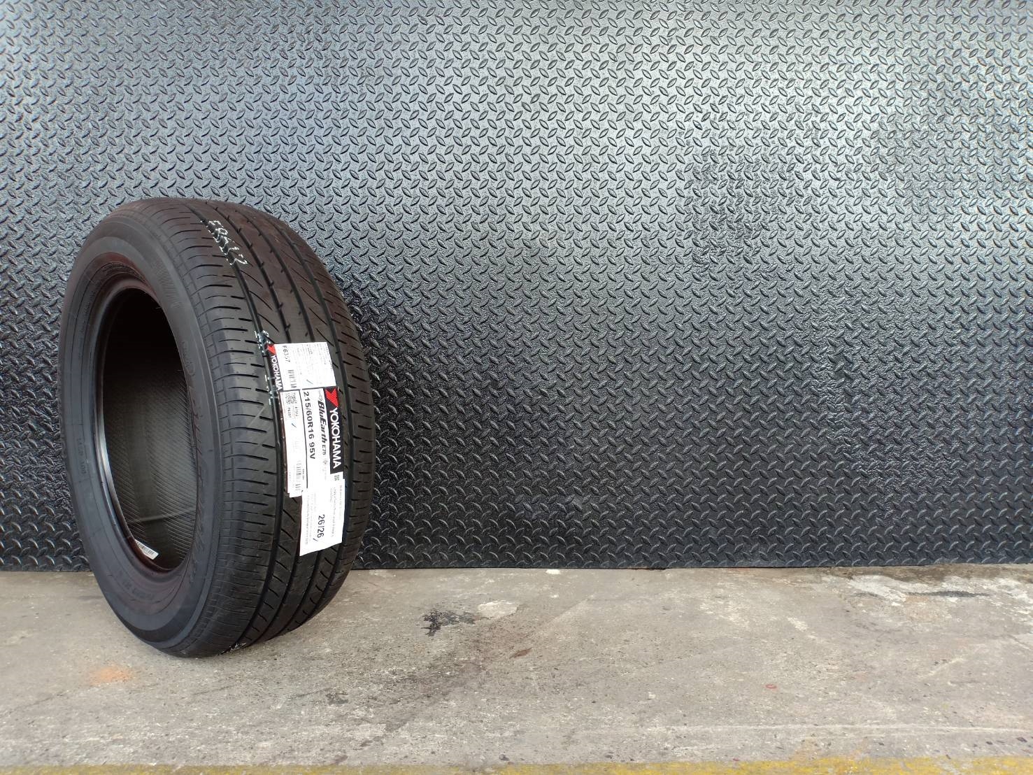 #แนะนำยางรถ #ขอบ16 #ราคาสุดคุ้ม #รถเก๋งเล็กเก๋งขนาดกลาง YOKOHAMA BLUEARTH E75 215/60R16 ปี19 (MADE IN THAILAND)