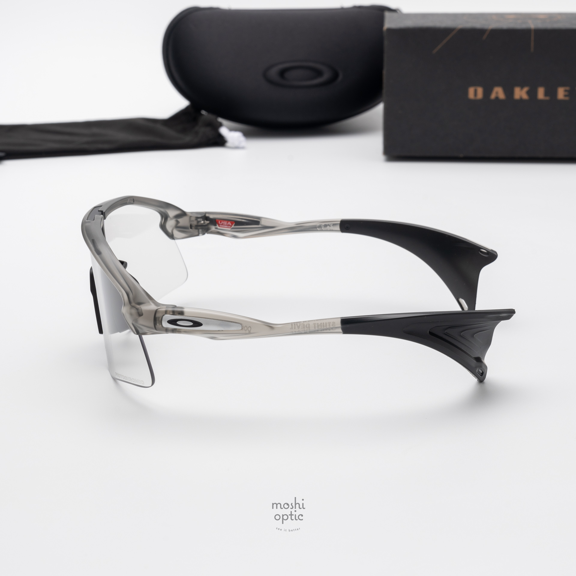 OAKLEY STUNT DEVIL S OO9518-08 Matte Grey Ink Clear to Black Iridium Photochromic