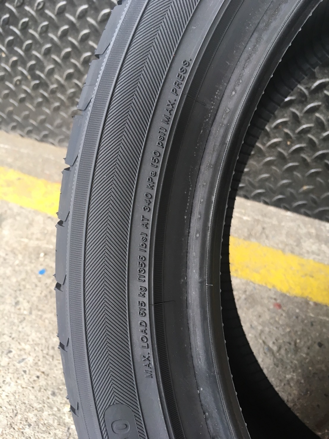 YOKOHAMA ALLIANCE 215-45-17 เส้น 2900 ปกติ 4500 ปี18