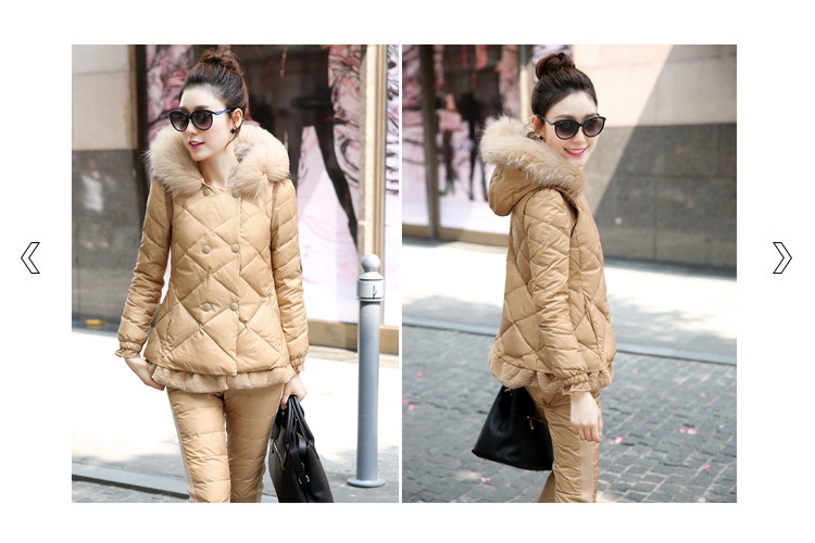 เสื้อโค้ทแบบ 3 ชิ้น สีชมพูแขนยาว ผ่าหน้าติดกระดุม ดีเทลตกแต่งคอและปลายชุดด้วยเฟอร์สีชมพู พร้อมระบายที่ปลายแขน สวยคุณภาพดีเหมือนแบบค่ะ