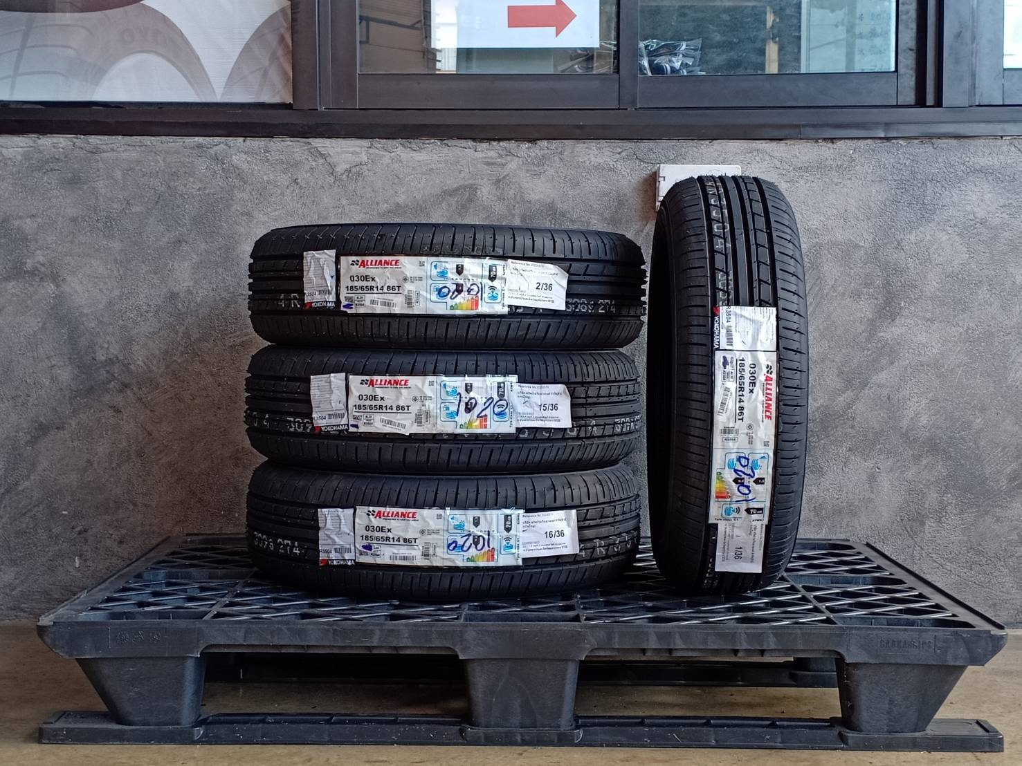 YOKOHAMA 185/65R14 ALLIANCE 030EX 86T MADE IN JAPAN