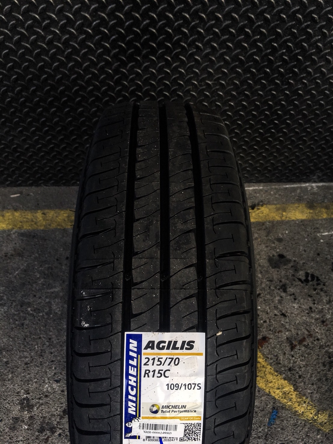 MICHELIN AGILIS 215-70-15 เส้น 2900 เท่านั้น