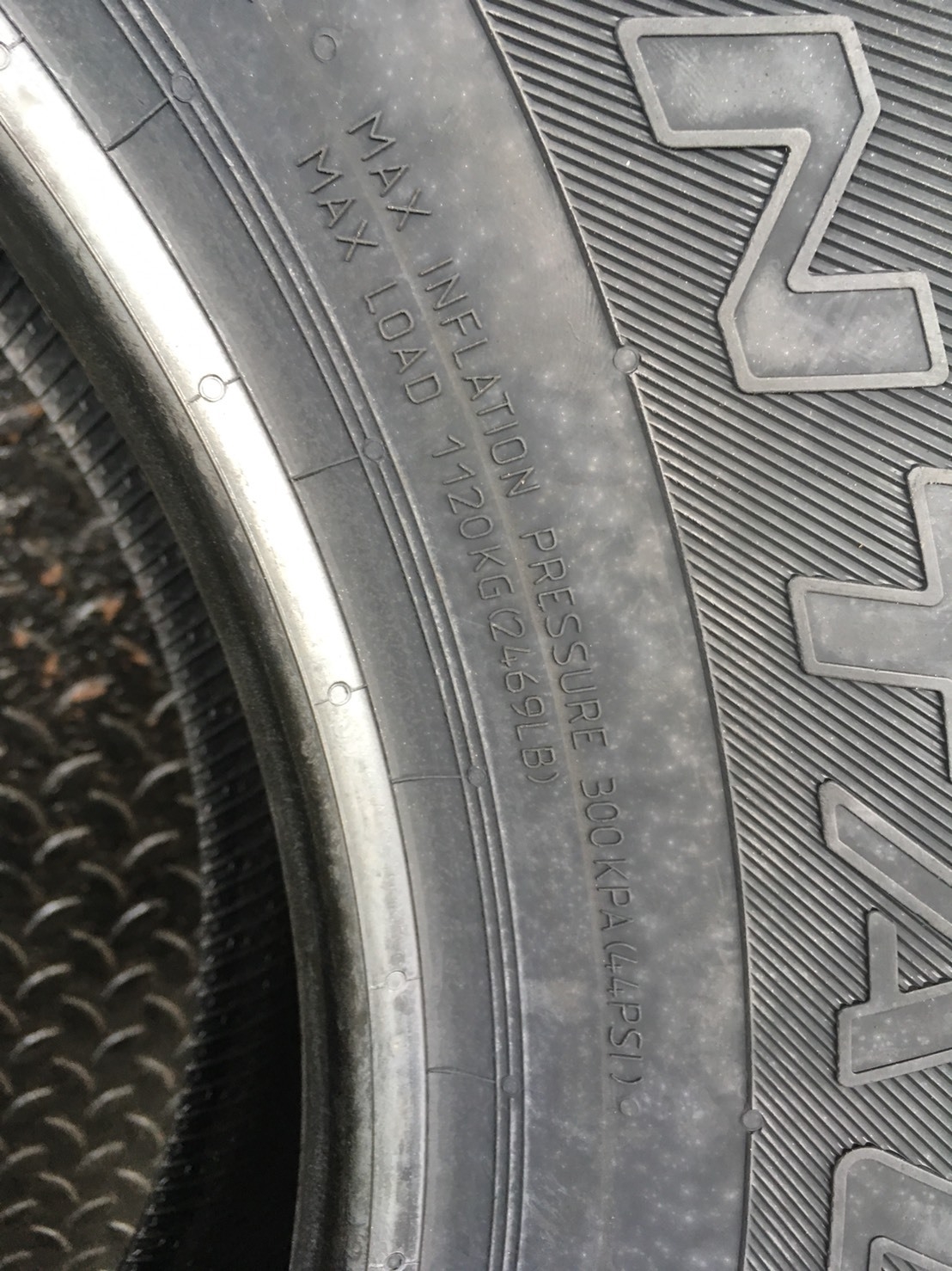 CONTINENTAL CROSS CONTACT AT 265-65-17 เส้น 3800 ปกติ 6000