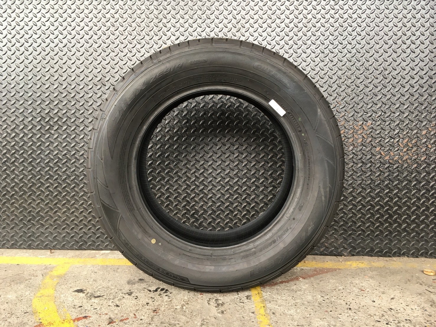 FALKEN ZE914 225-65-17 ปี 18 ซื้อ2แถม2 ราคาถูก