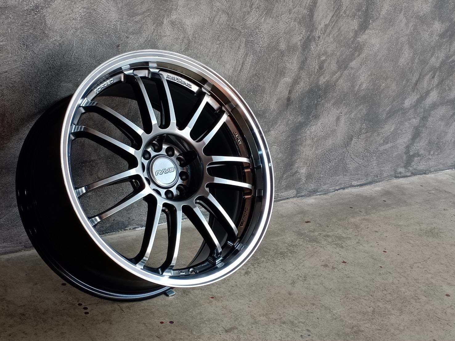 RE30 FLOWFORMING ล้อเบา ขอบ18 ราคาพิเศษ