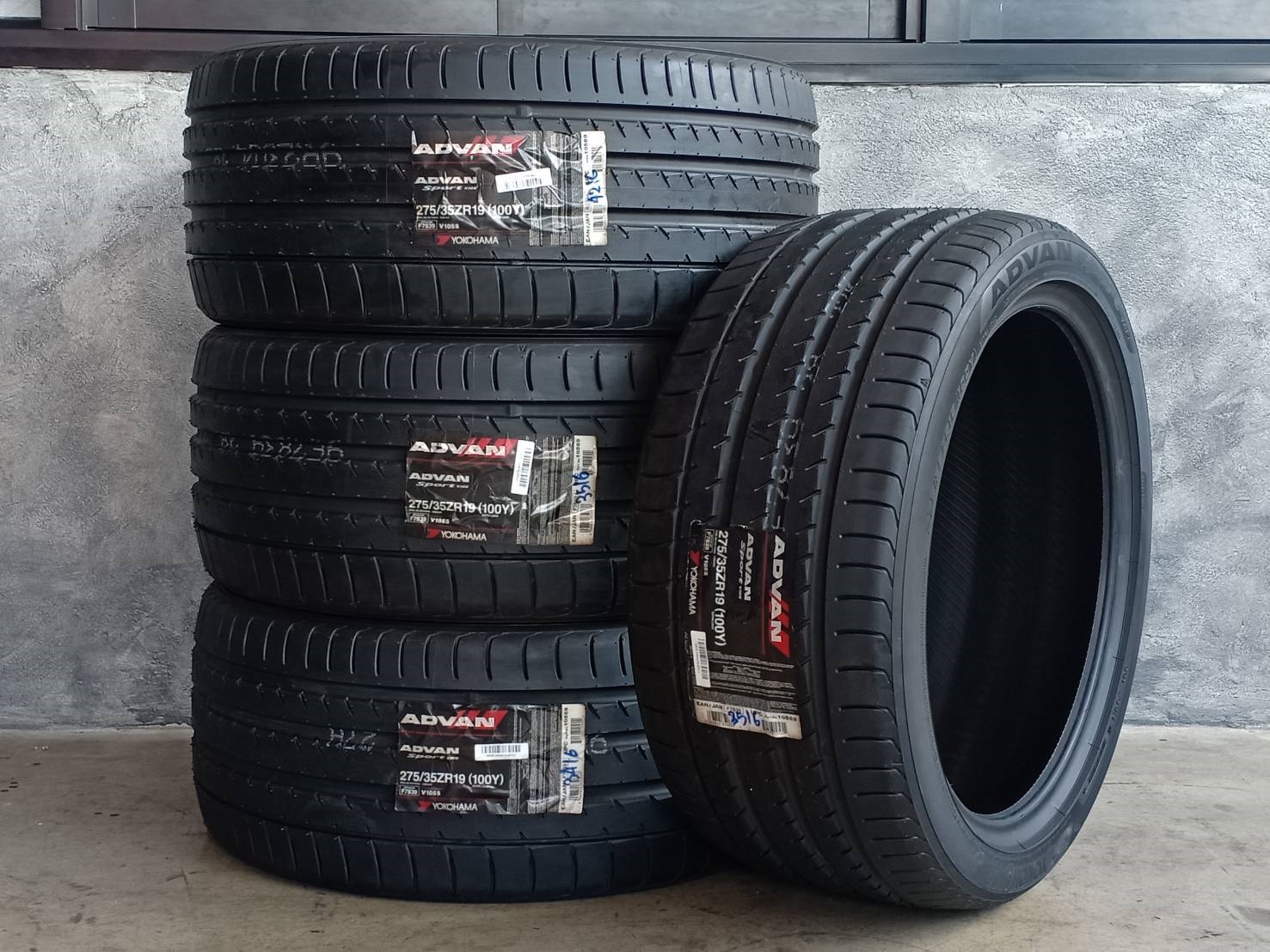 ยางใหม่ YOKOHAMA V105 275/35-19 เส้น 3900 ปกติ 13500