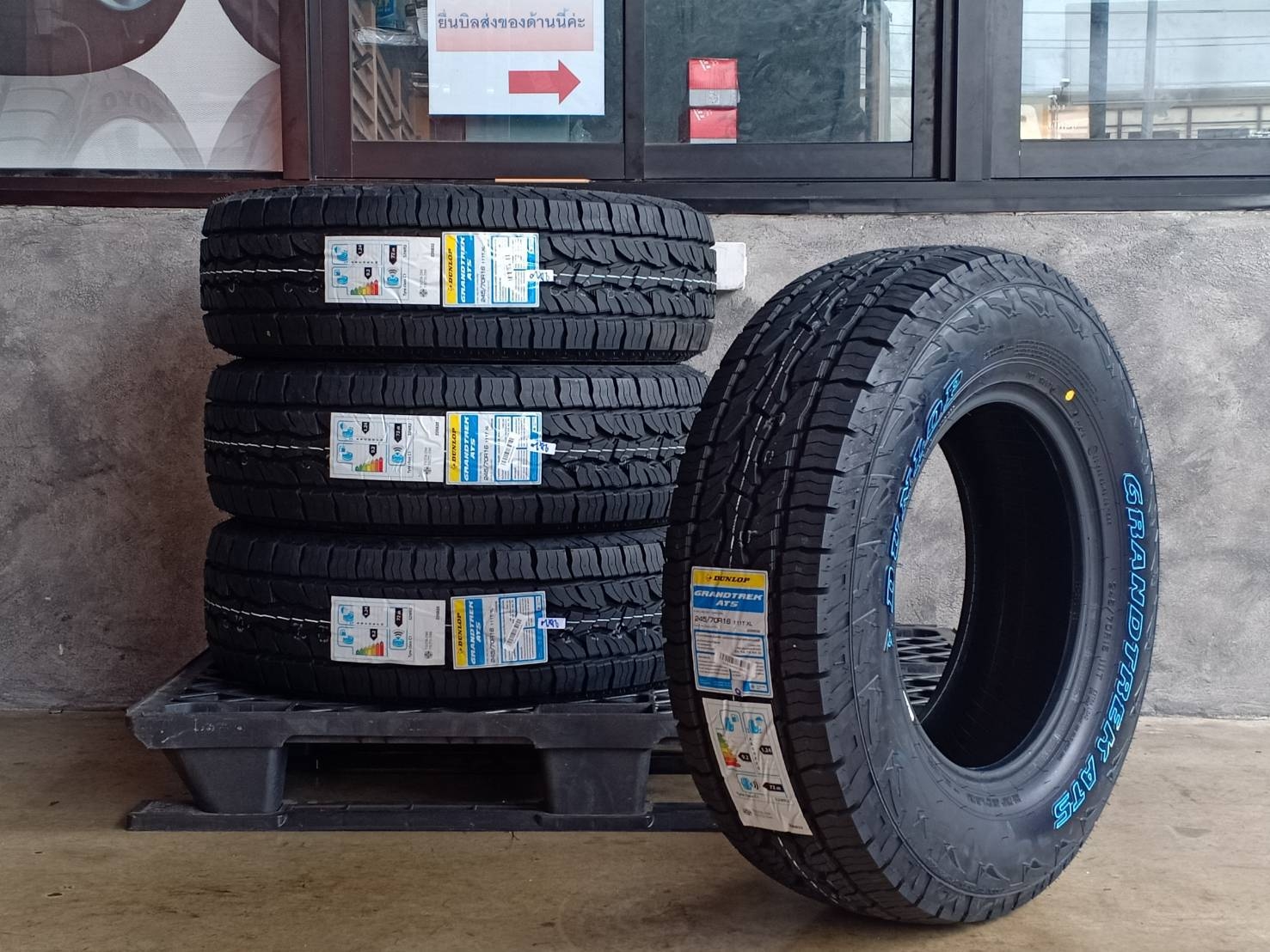 DUNLOP 245/70R16 GRANDTREK AT5 111T XL (ตัวหนังสือขาว) MADE IN THAILAND