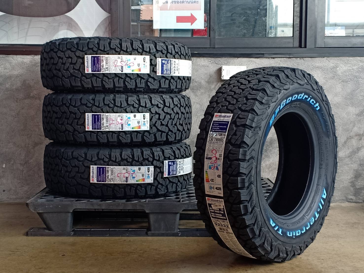 BF GOODRICH ATKO2 245/70R16 ปี20