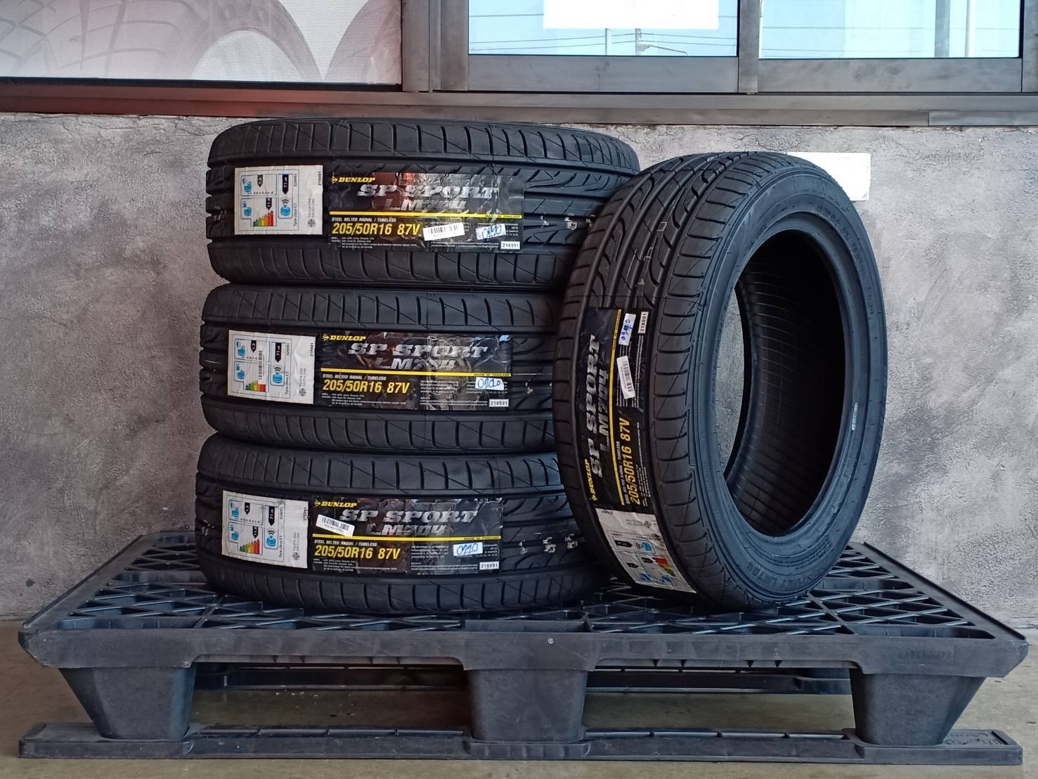 DUNLOP 205/50R16 SP SPORT LM704 87V MADE IN THAILAND