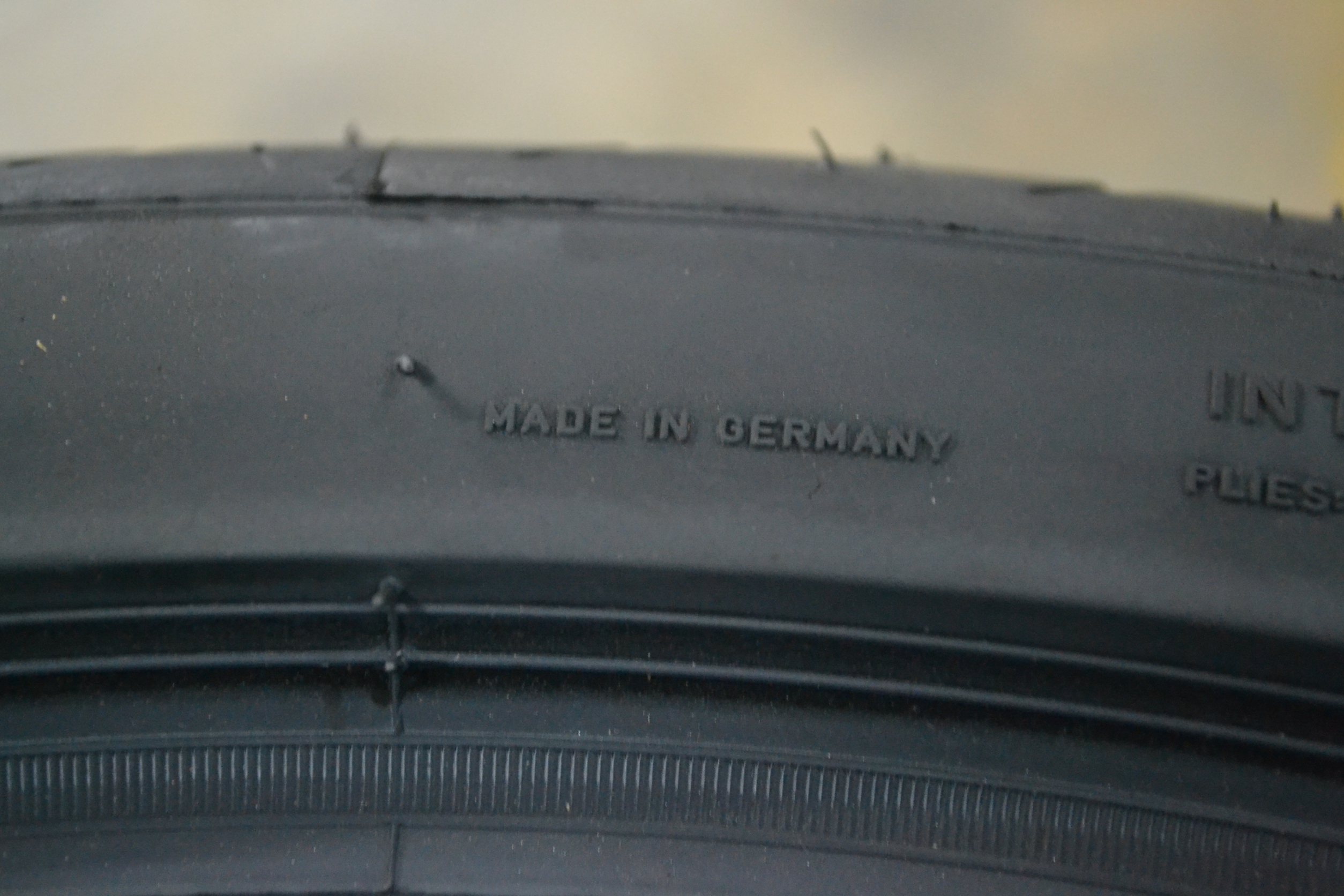 PIRELLI PZERO 255/35-20 เส้น 5800 ปี16 ปกติ 18000