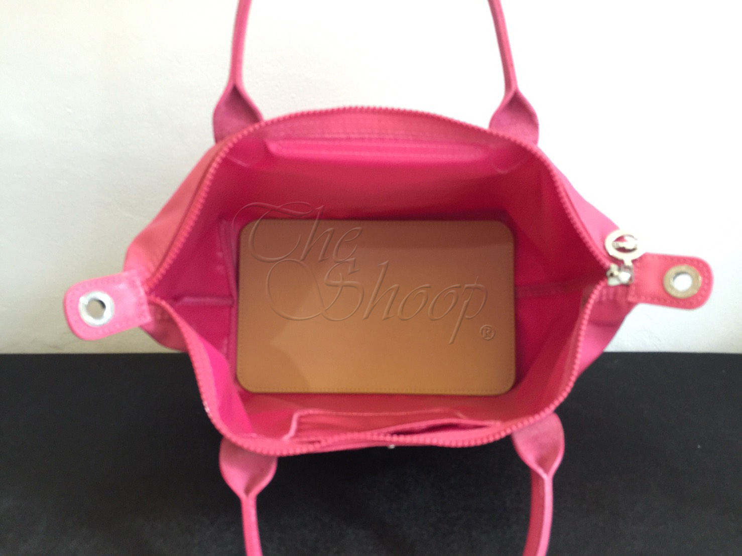 ฐานรองกระเป๋า Longchamp Neo S/Cuir S และ Neo M/Cuir M มีให้เลือก 4 สี ตัดเฉพาะรุ่นกระเป๋า มุมมน สีไม่ตก ทำความสะอาดง่าย / ร้าน The Shoop