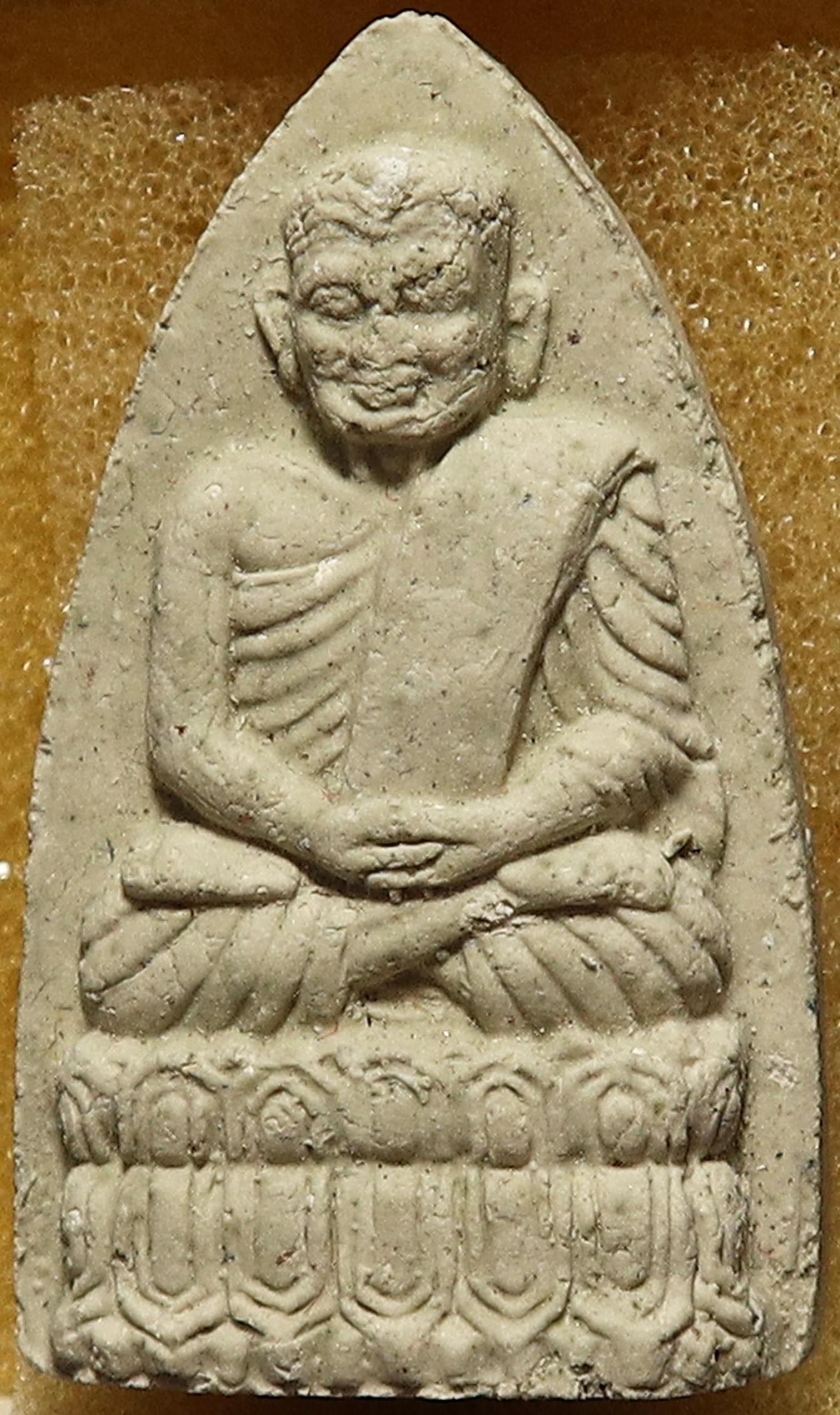 1707 หลวงปู่ทวด วัดประสาทบุญญาวาส รุ่นบูรณะโบสถ์ ปี 2530 เนื้อผง ผสมมวลสารเก่า เนื้อขาว นิยม องค์นี้ มวลสารมาก