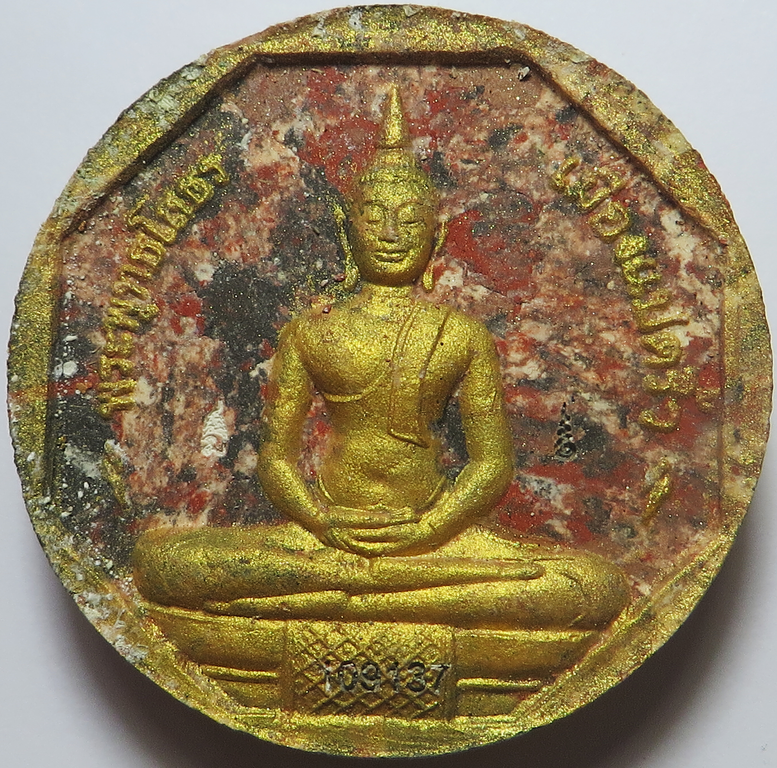 1735 หลวงพ่อโสธร รุ่นทองประทาน ยิงโค๊ตเลเซอร์ เนื้อผงพุทธคุณ ปิดทอง โรยผงตะไบ ทองเก่า และ ผสม ทองเก่า-รักเก่า ขององค์หลวงพ่อโสธร ซึ่งปัจจุบัน ไม่สามารถ ปิดทองได้แล้ว ขนาด 3 ซม. (รับประกัน พระแท้ + ส่งฟรีทั่วประเทศ)