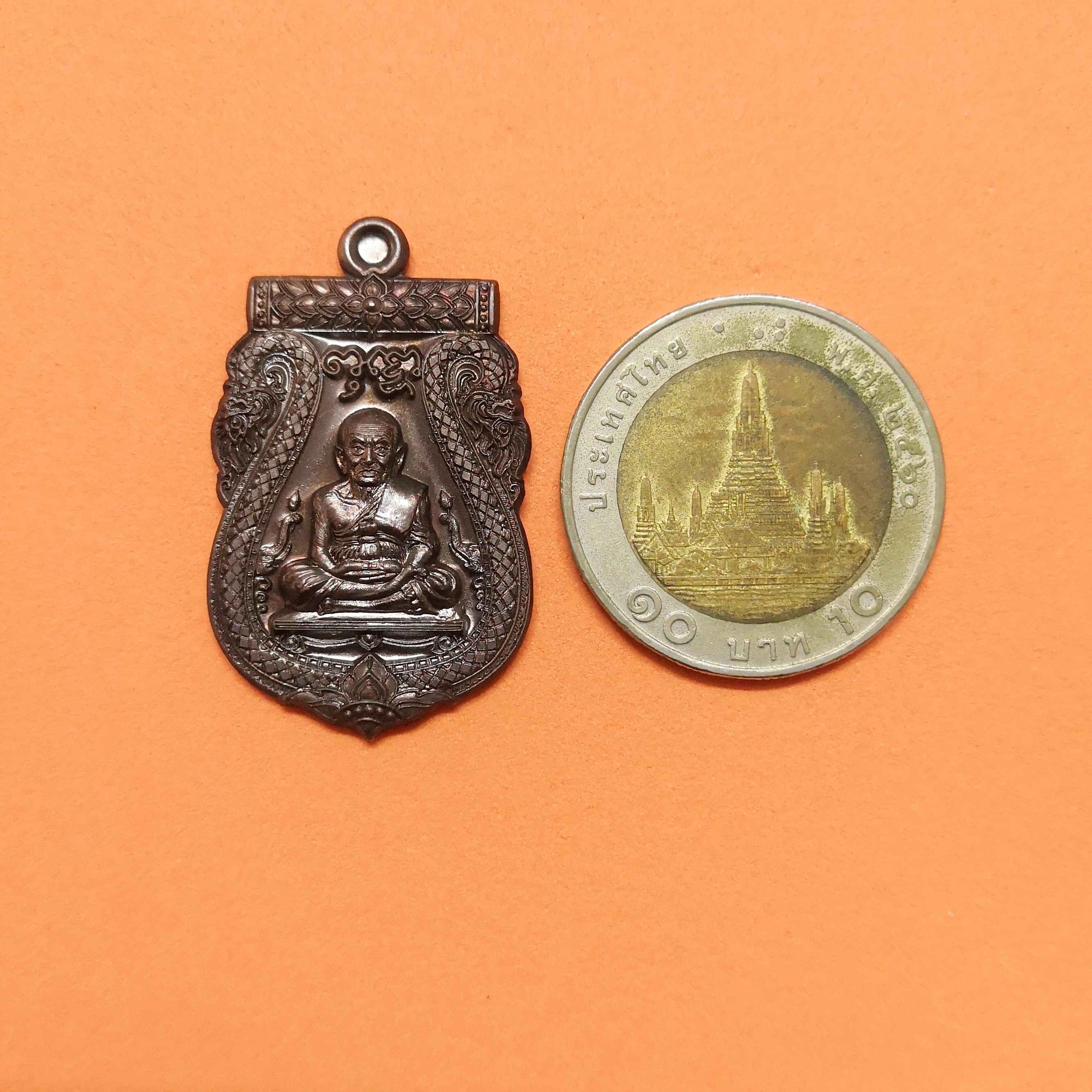 เหรียญ หลวงปู่ทวด ที่ระลึกครบรอบ 30 ปี สโมสรท่าอากาศยาน พศ 2554 เนื้อทองแดง สูง 3 เซน