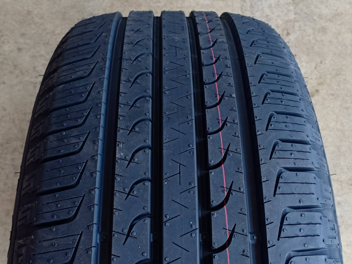 GOODYEAR 265/50R20 EFFICIENTGRIP SUVต้องการส่วนลดราคาพิเศษ กรุณาสอบถาม