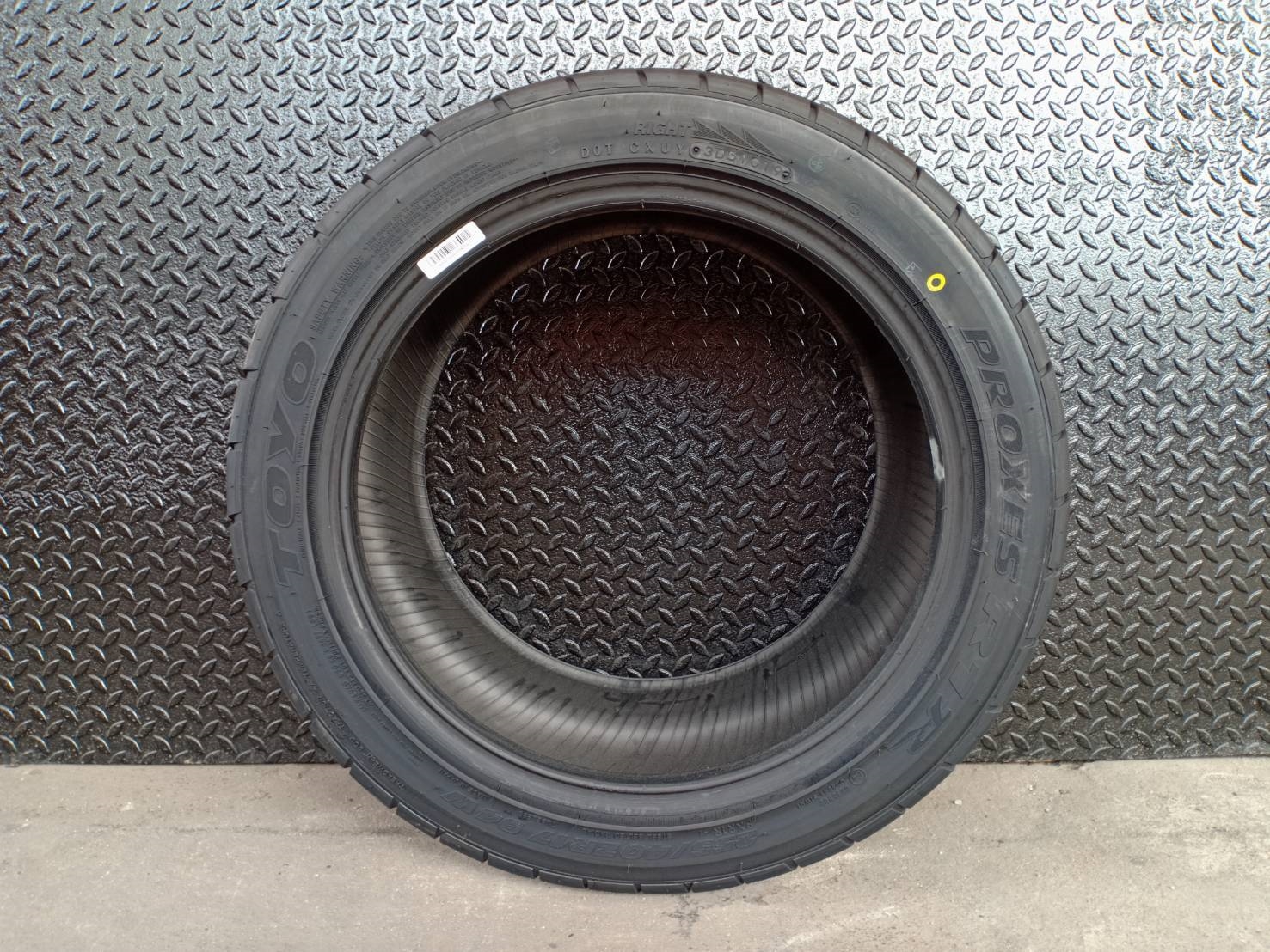 TOYO 255/40ZR17 PROXES R1R ราคาส่ง