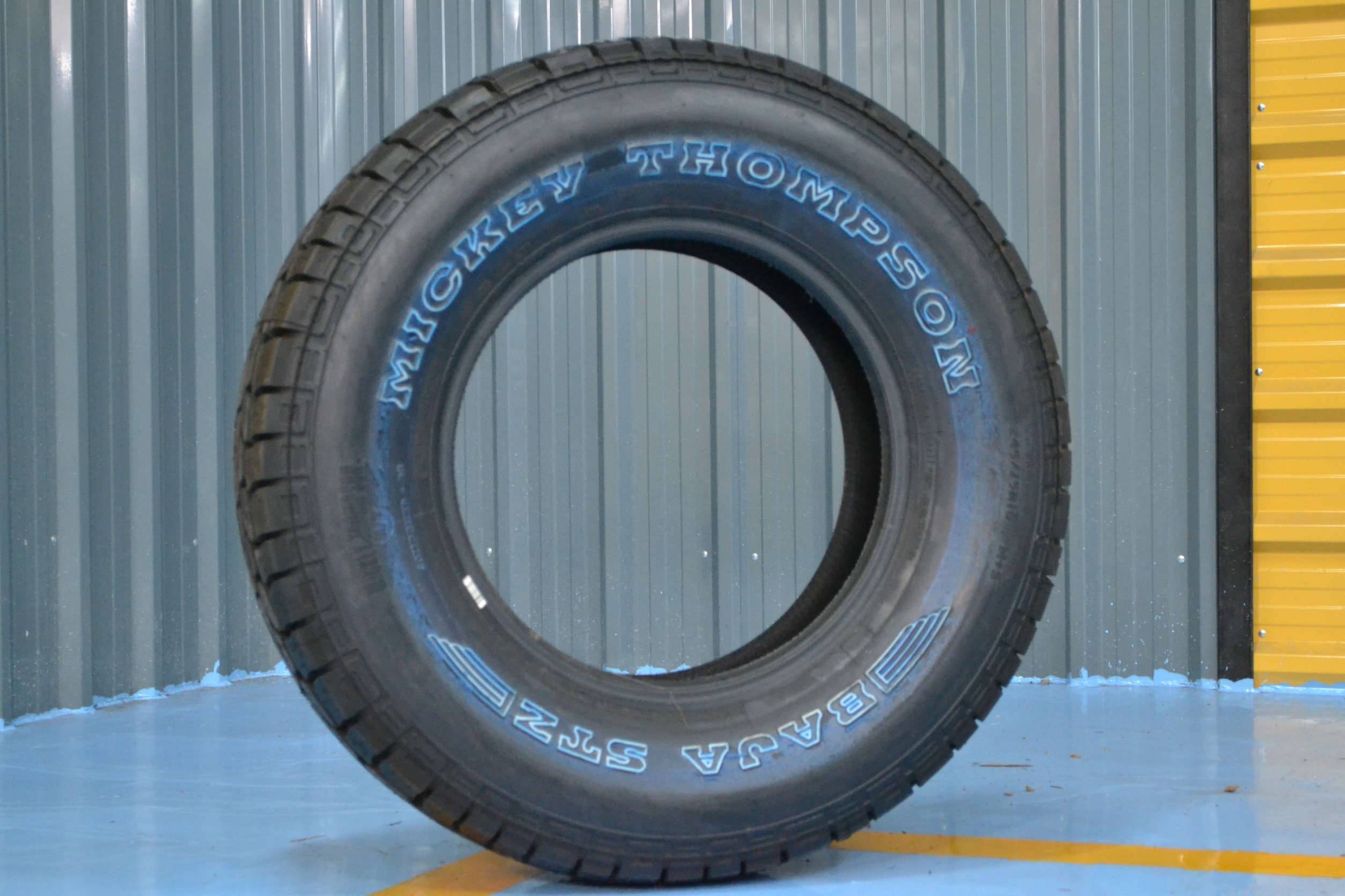 ยางใหม่ MICKEY THOMPSON STZ 265-70-16 เส้นละ 4900 ปี16 ขอบขาว ปกติ7500