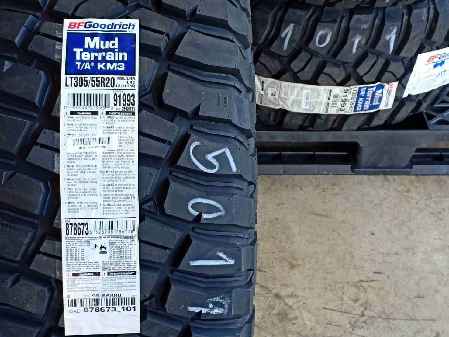 BF-GOODRICH 305/55R20 MUD TERRAIN T/A KM3 121/118Q MADE IN U.S.A.