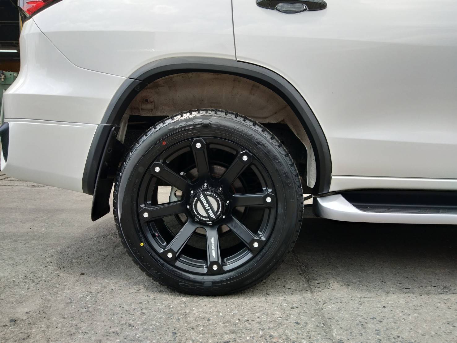 ล้อแท้ MICKEY THOMPSON ROUSH ขอบ20