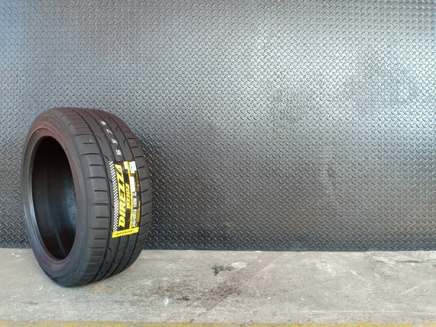 มาใหม่ DUNLOP DIREZZA DZ102 245/45-18 ปี19 ราคาถูก