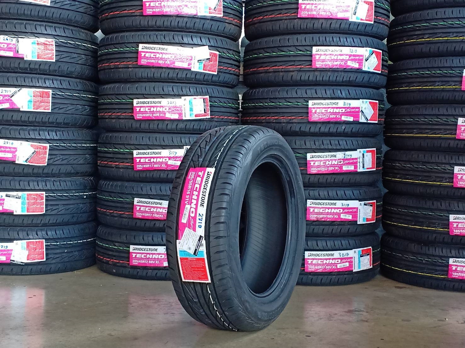 BRIDGESTONE TECHNO SPORTS 205/55-16 ปี19 ราคาพิเศษ