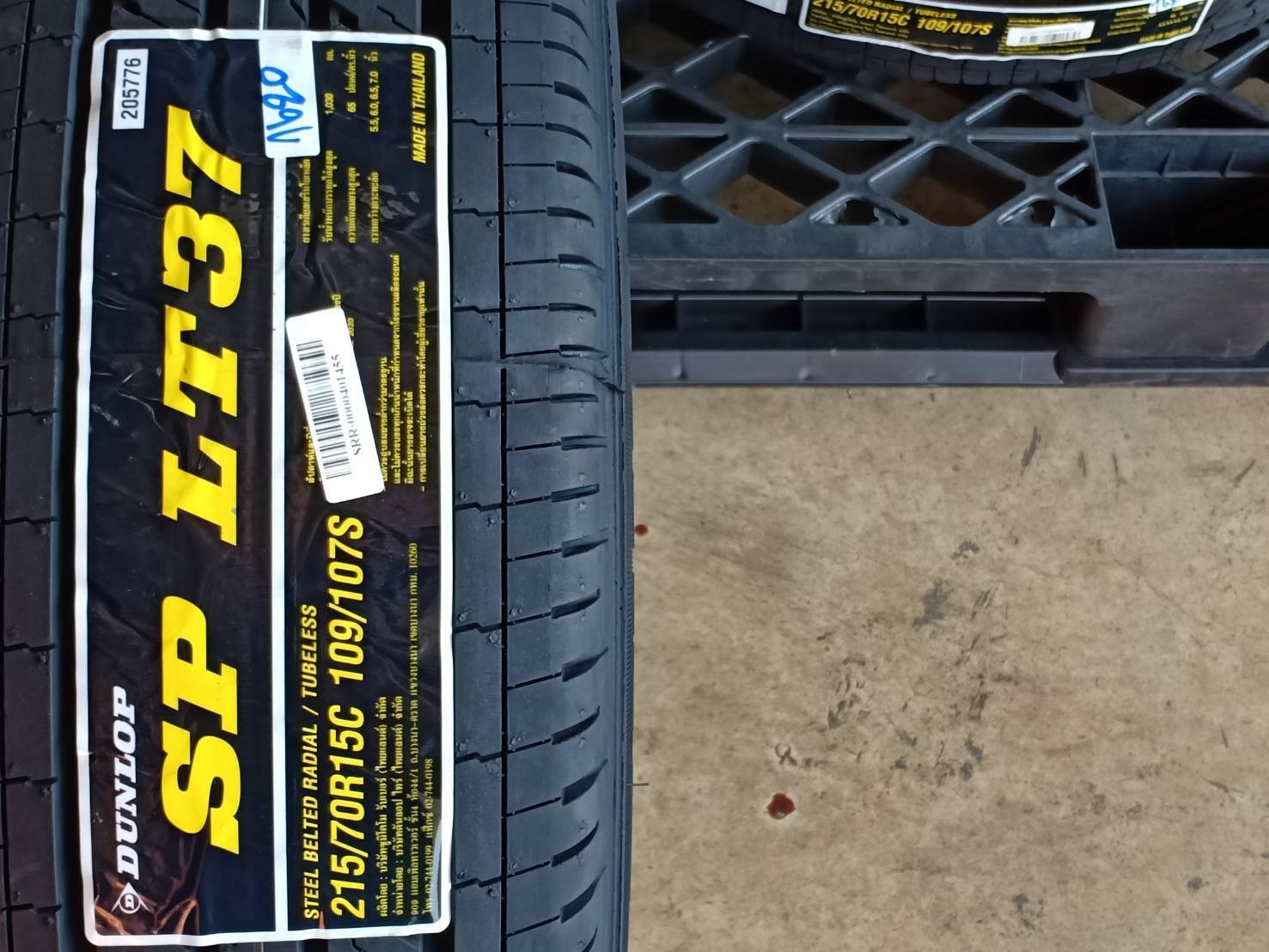 DUNLOP 215/70R15 SP LT37 109/107S MADE IN THAILAND