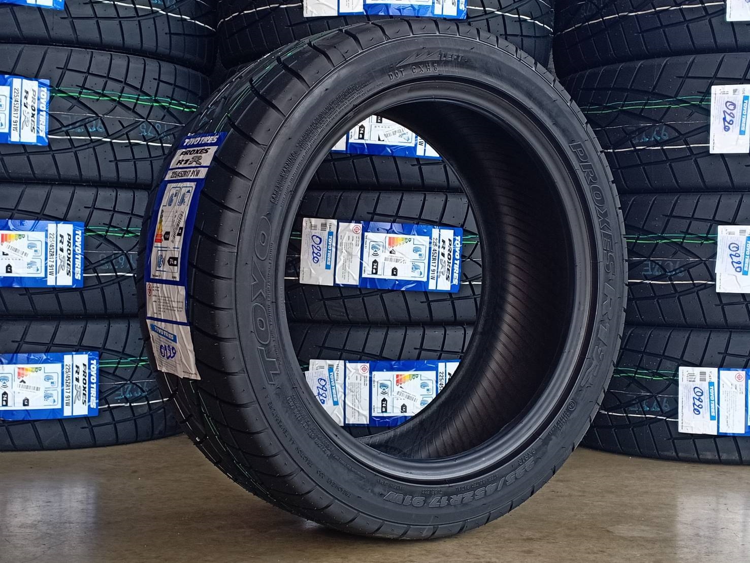 TOYO PROXES R1R 225/45ZR17 ปี20