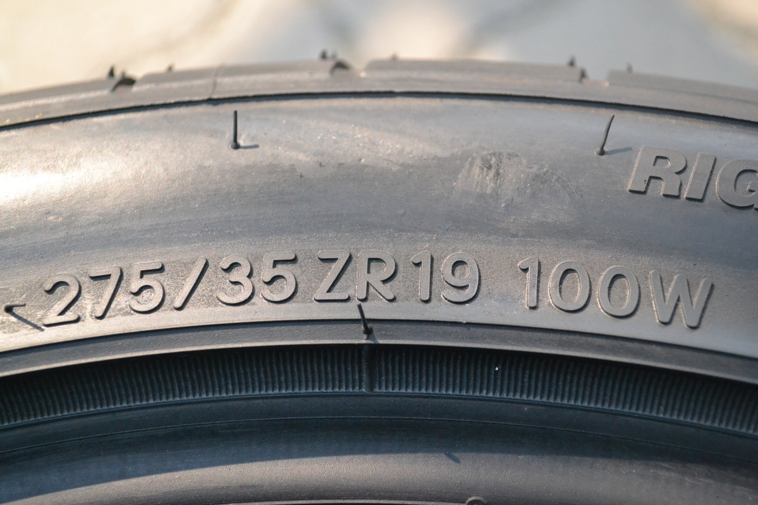 NITTO NT555 275/35-19 เส้น 4500 บาท ปกติ เส้น 11000 บาท