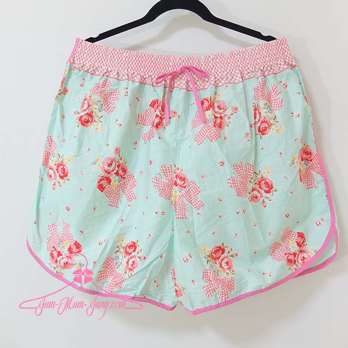 *เอว38-52นิ้ว*กางเกงขาสั้นคนอ้วนผ้าcottonสีเขียวลายโบว์กับดอกไม้ ยางยืดรอบเอวแต่งโบว์ ด้านหลังมีกระเป๋า สวยเก๋น่ารักมากๆค่ะ