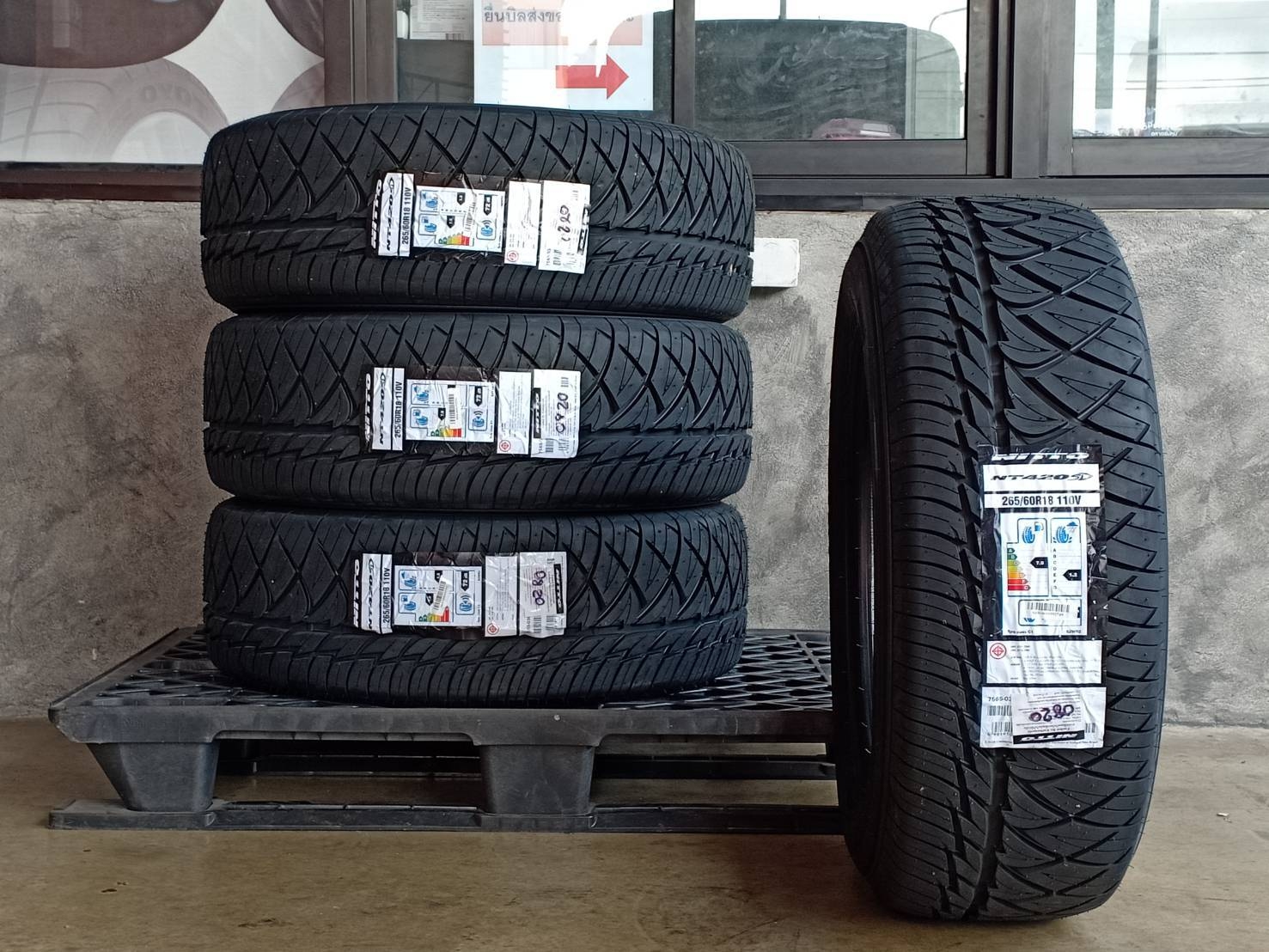 NITTO 265/60R18 NT420SD ต้องการส่วนลดราคาพิเศษ กรุณาสอบถาม