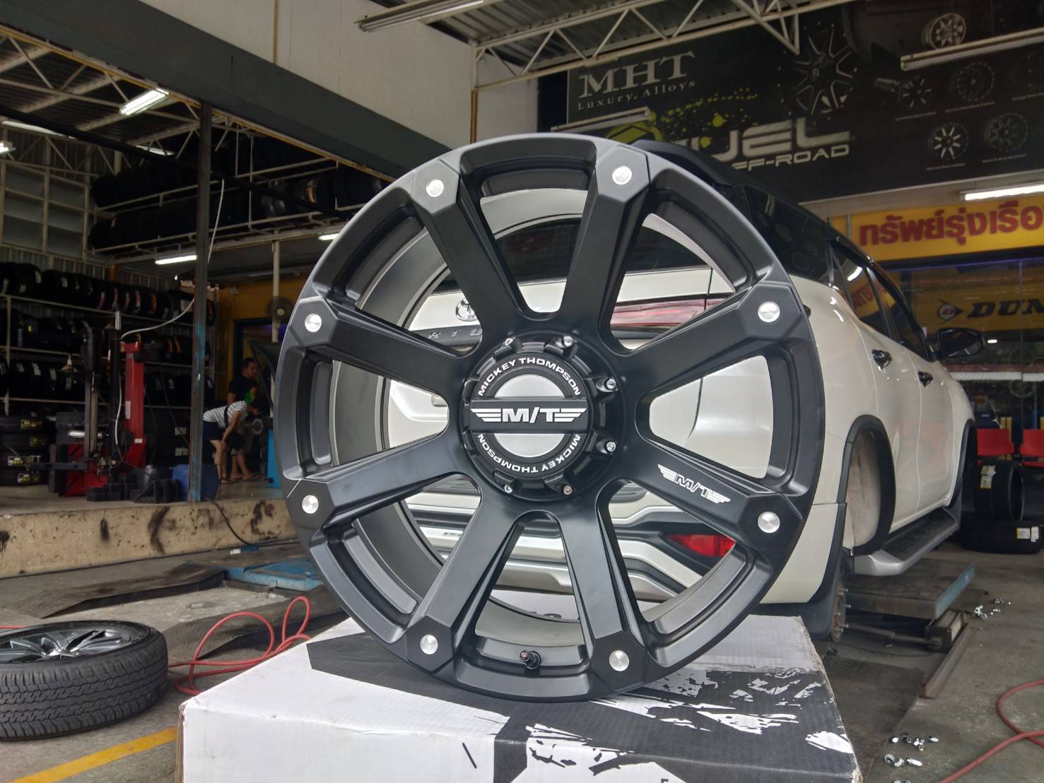 ล้อแท้ MICKEY THOMPSON ROUSH ขอบ20