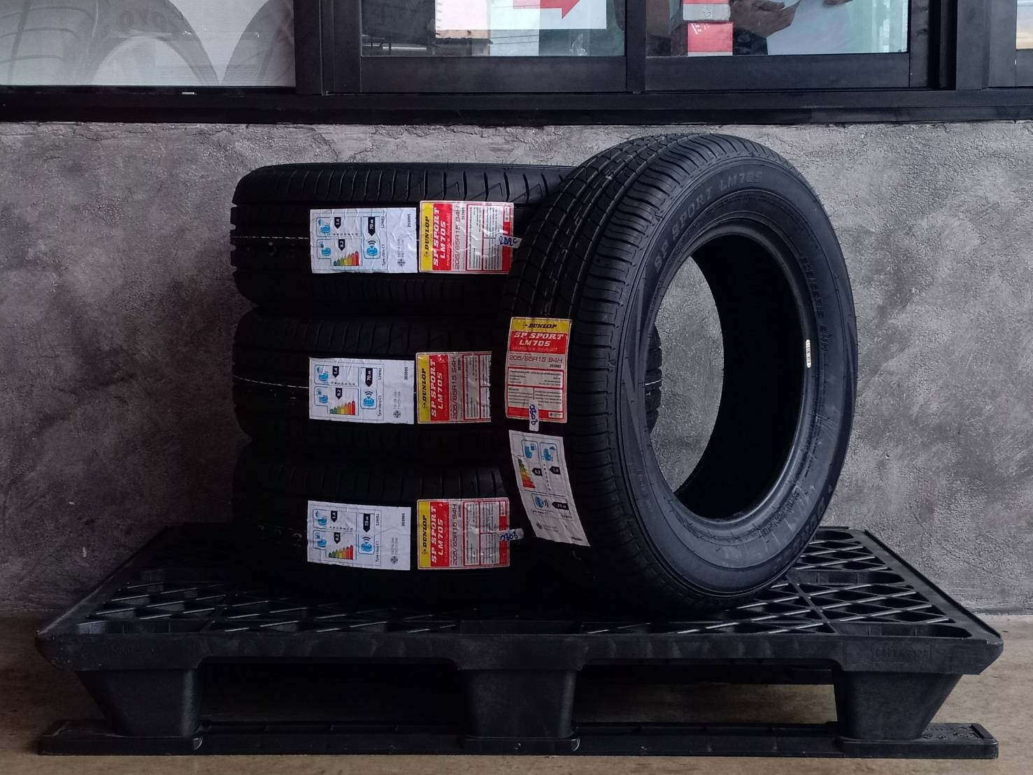 DUNLOP 205/65R15 SP SPORT LM705 94H MADE IN THAILAND