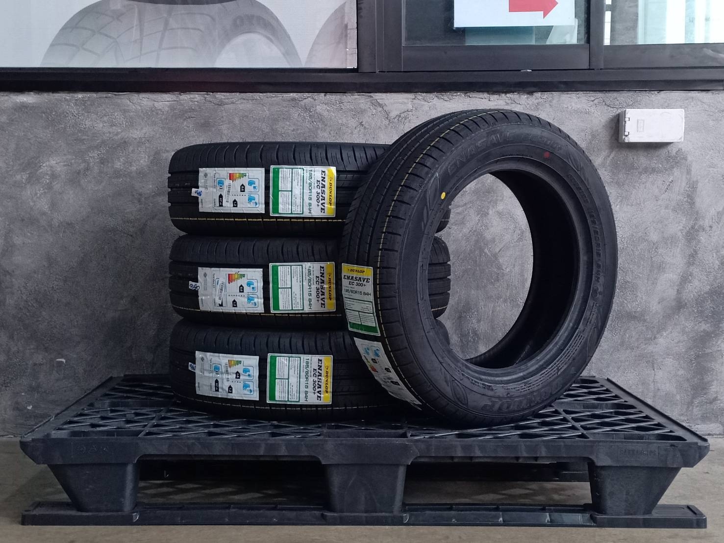 DUNLOP 185/60R15 ENASAVE EC 300+ 84H MADE IN THAILAND