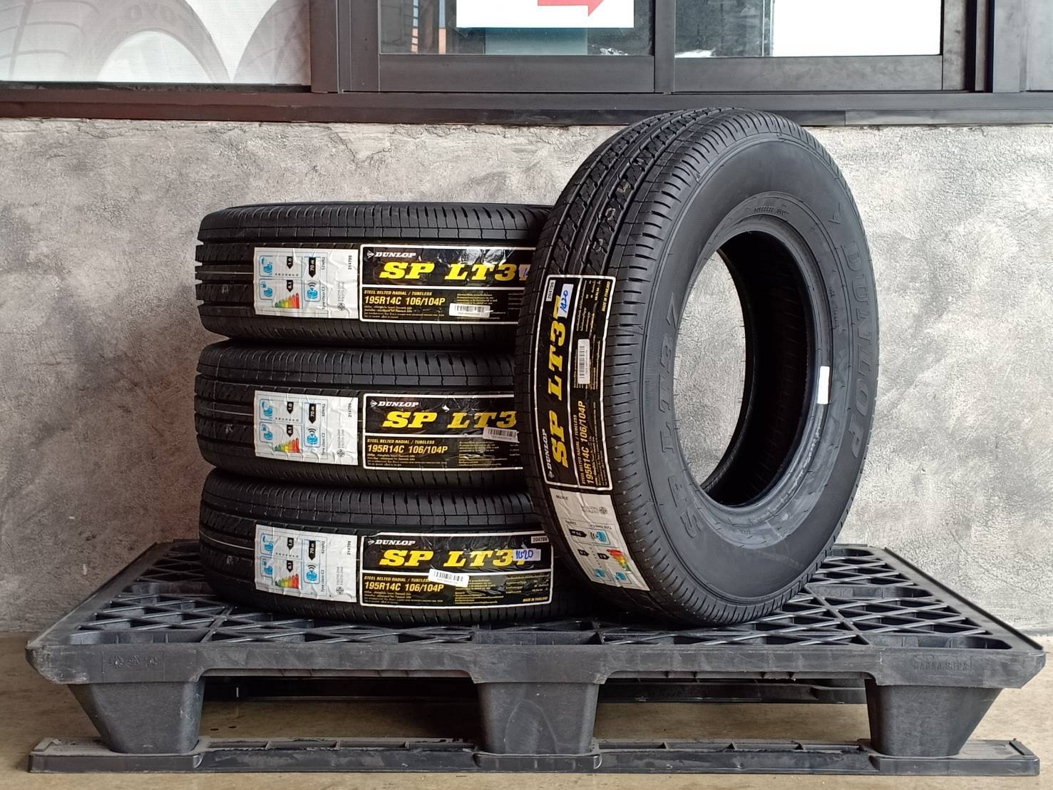 DUNLOP SP LT37 195R14C 106/104P THAILAND