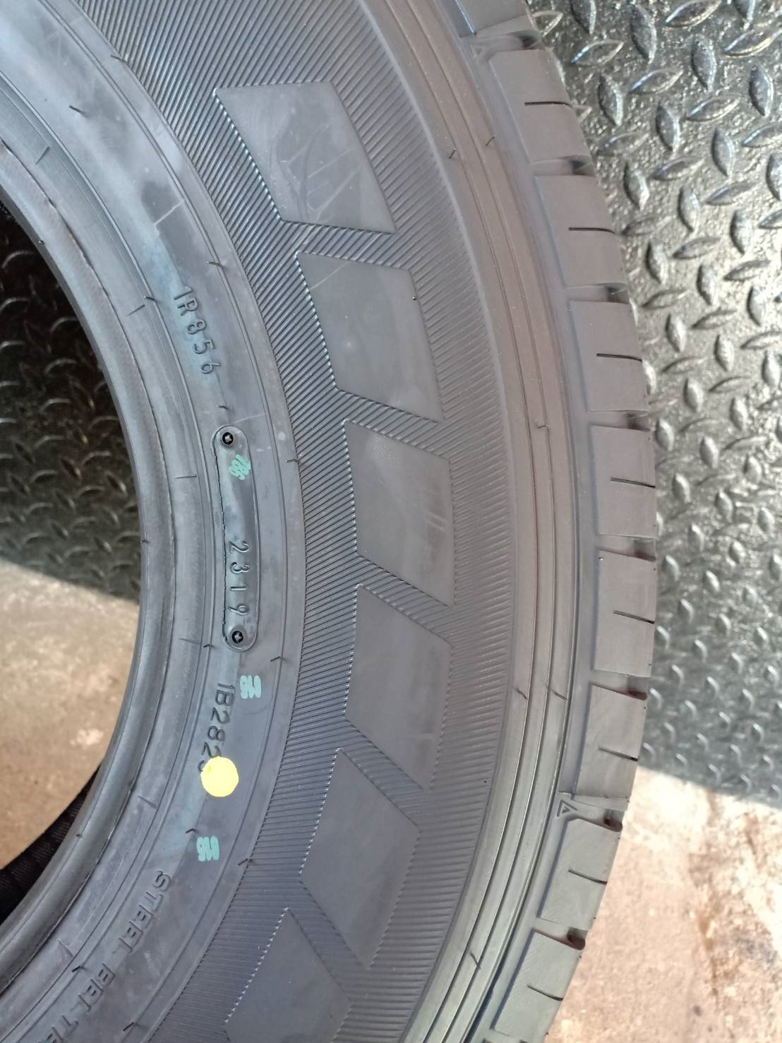 ยางใหม่สำหรับรถบรรทุก DUNLOP VANTREK V1 205R14 ยางปี19 ราคาถูก