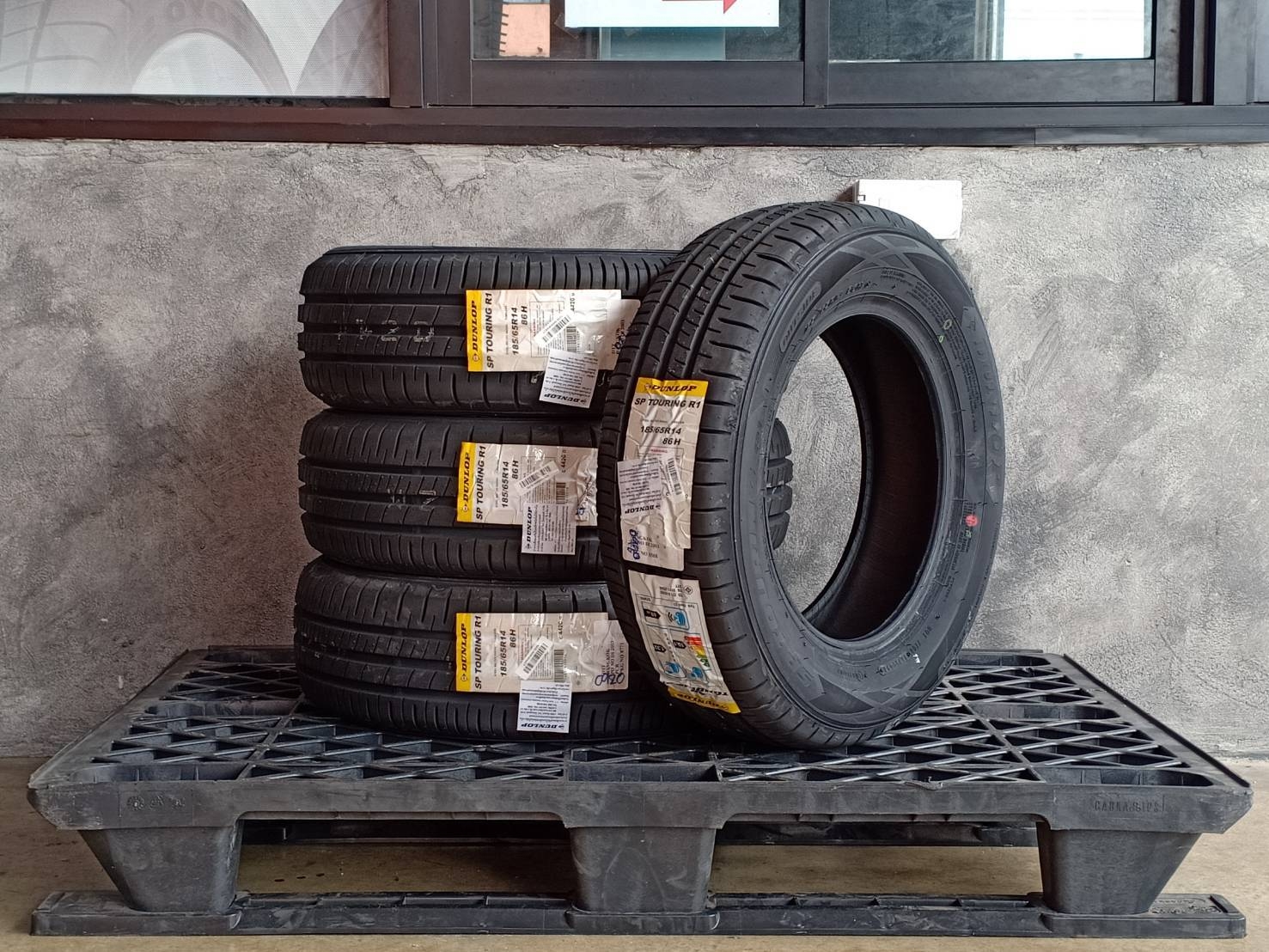 DUNLOP 185/65R14 SP TOURING R1 86H MADE IN INDONESIA