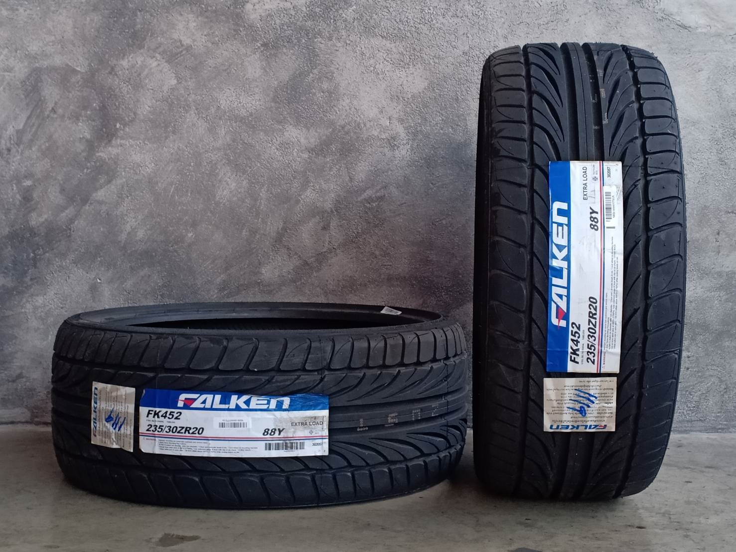FALKEN FK452 235/30R20 88Y (ปี19)