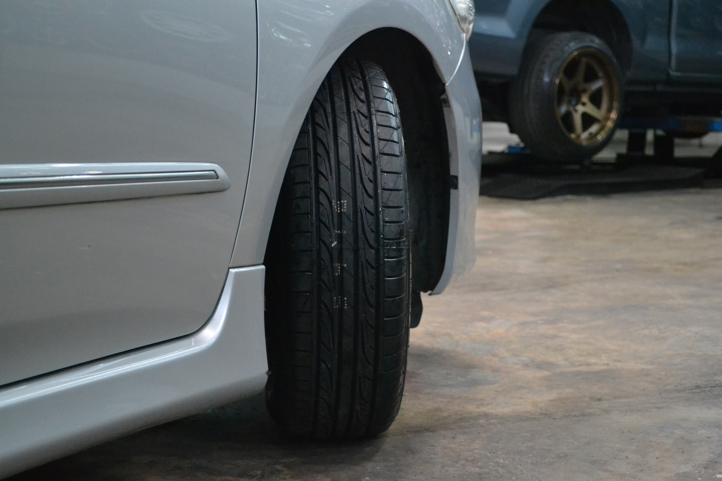 TOYOTA ALLTIS กับยางคุณภาพ DUNLOP LM704 195/65-15 ซื้อ2แถม2
